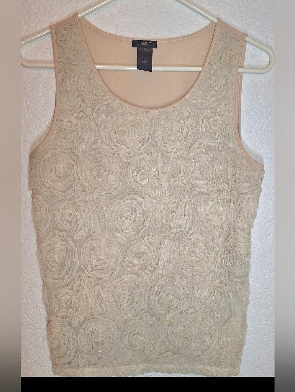 Ann Taylor Ivory Cream Mesh Rosette 3D Floral Tank Top Shell Size MP